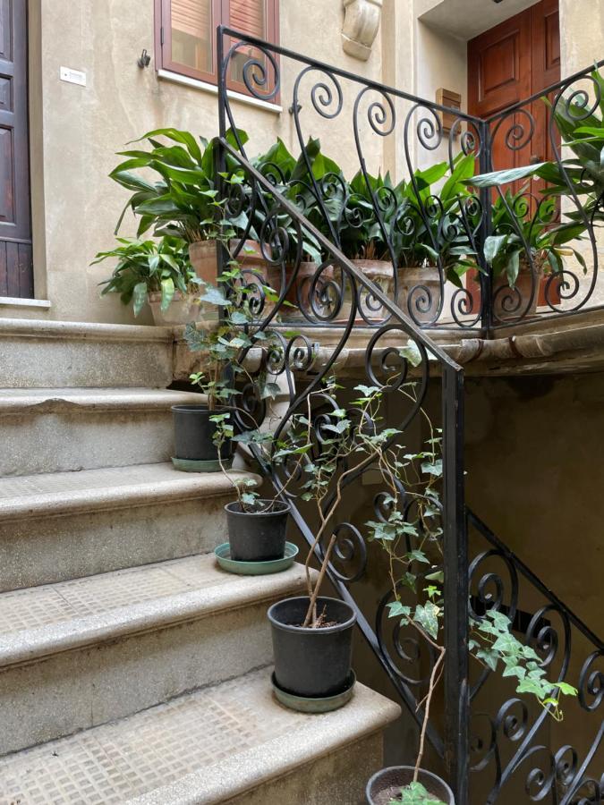 דירות אנה La Casa Sulla Piazza מראה חיצוני תמונה